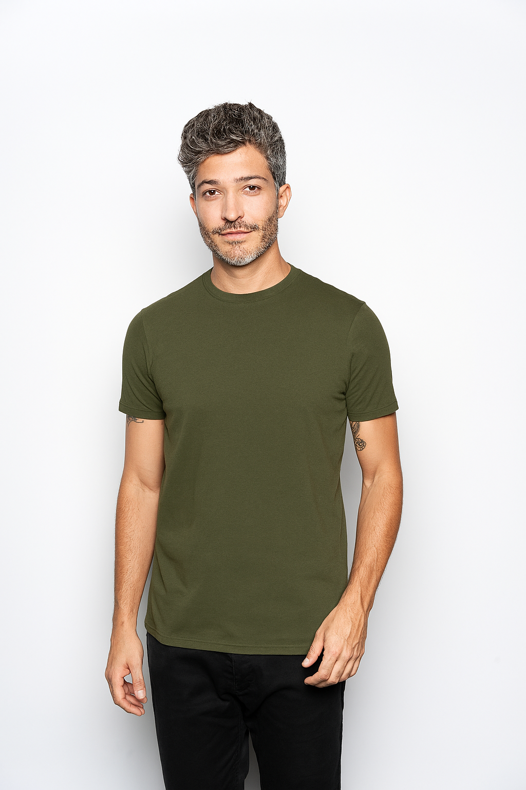 CAMISETA SLIM FIT SEM LOGO VERDE MUSGO - GOLA O