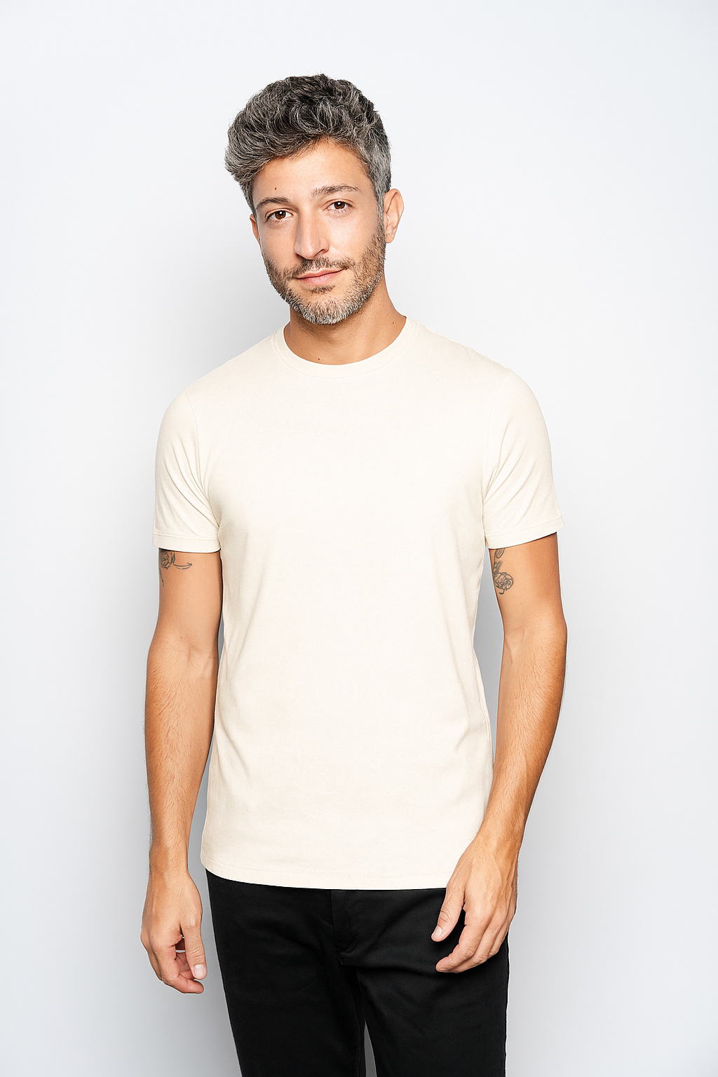 CAMISETA SLIM FIT SEM LOGO CREME - GOLA O