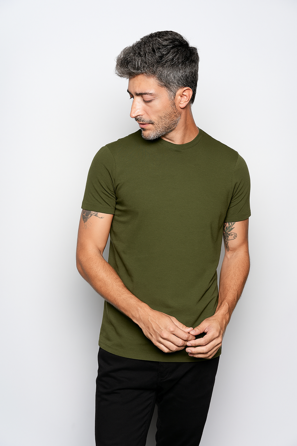 CAMISETA SLIM FIT SEM LOGO VERDE MUSGO - GOLA O