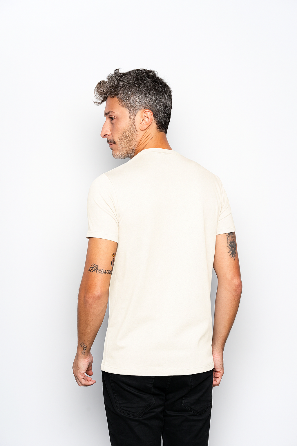 CAMISETA SLIM FIT SEM LOGO CREME - GOLA O