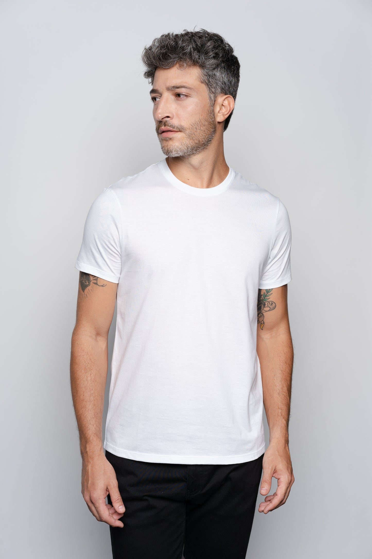 T-Shirt Pima Branca Gola Careca Importada