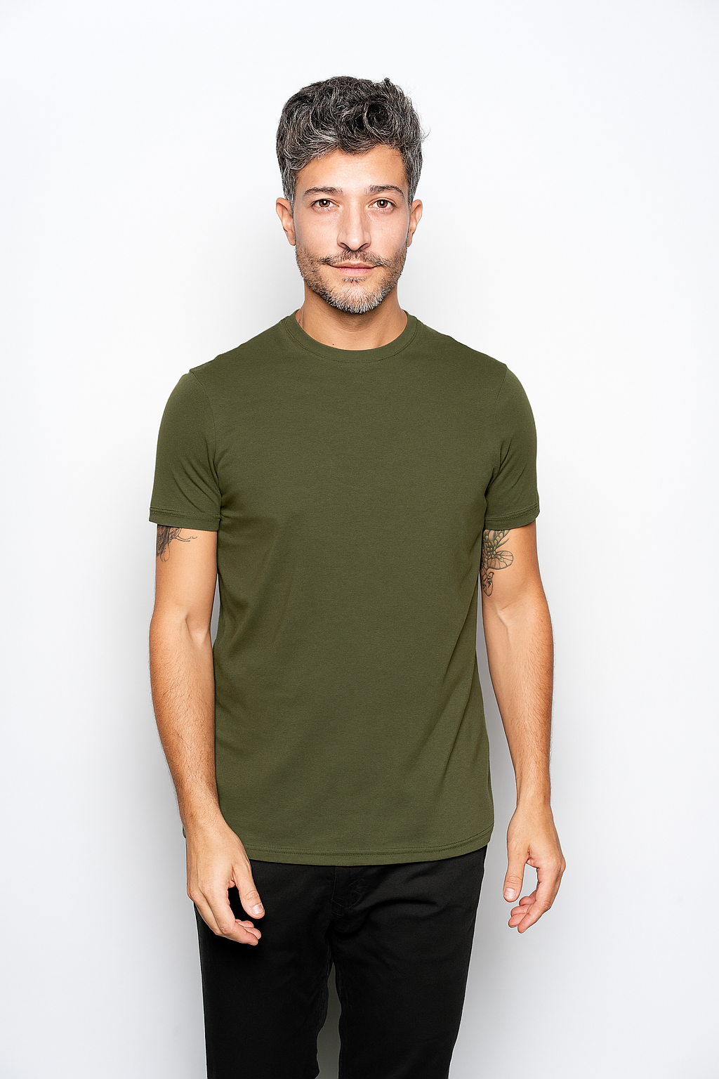 CAMISETA SLIM FIT SEM LOGO VERDE MUSGO - GOLA O
