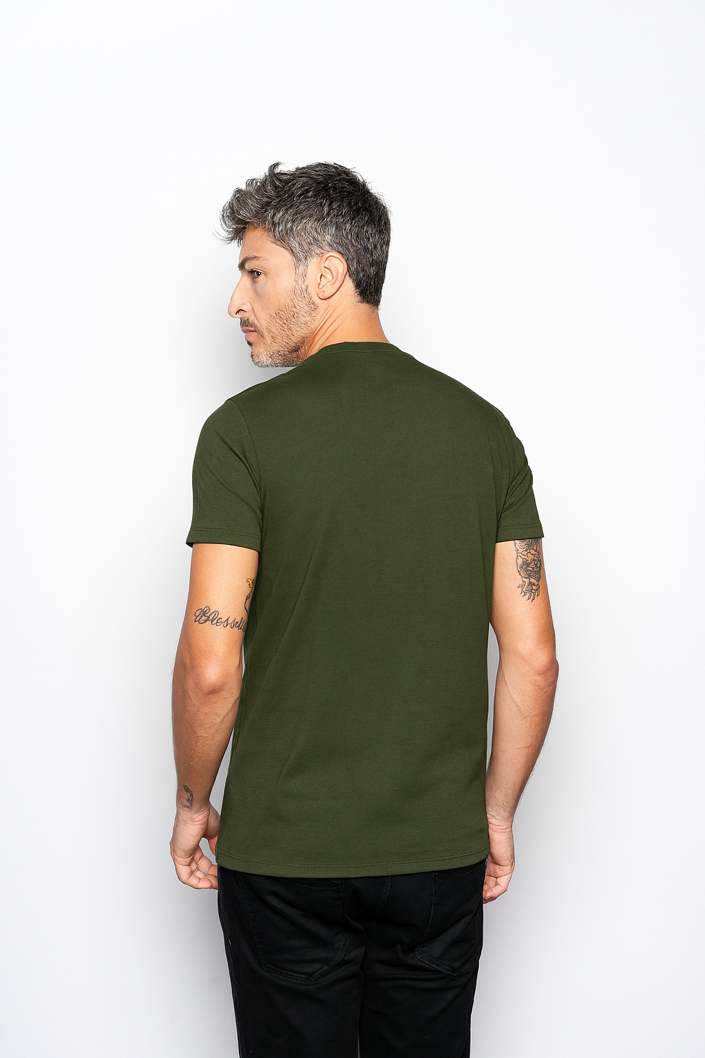 CAMISETA SLIM FIT SEM LOGO VERDE MUSGO - GOLA O