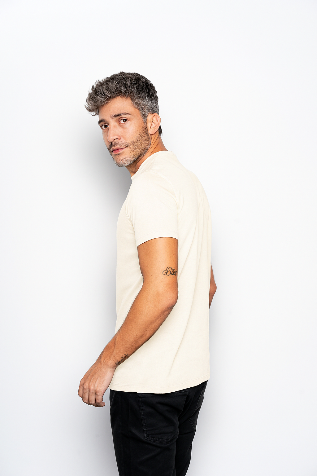 CAMISETA SLIM FIT SEM LOGO CREME - GOLA O