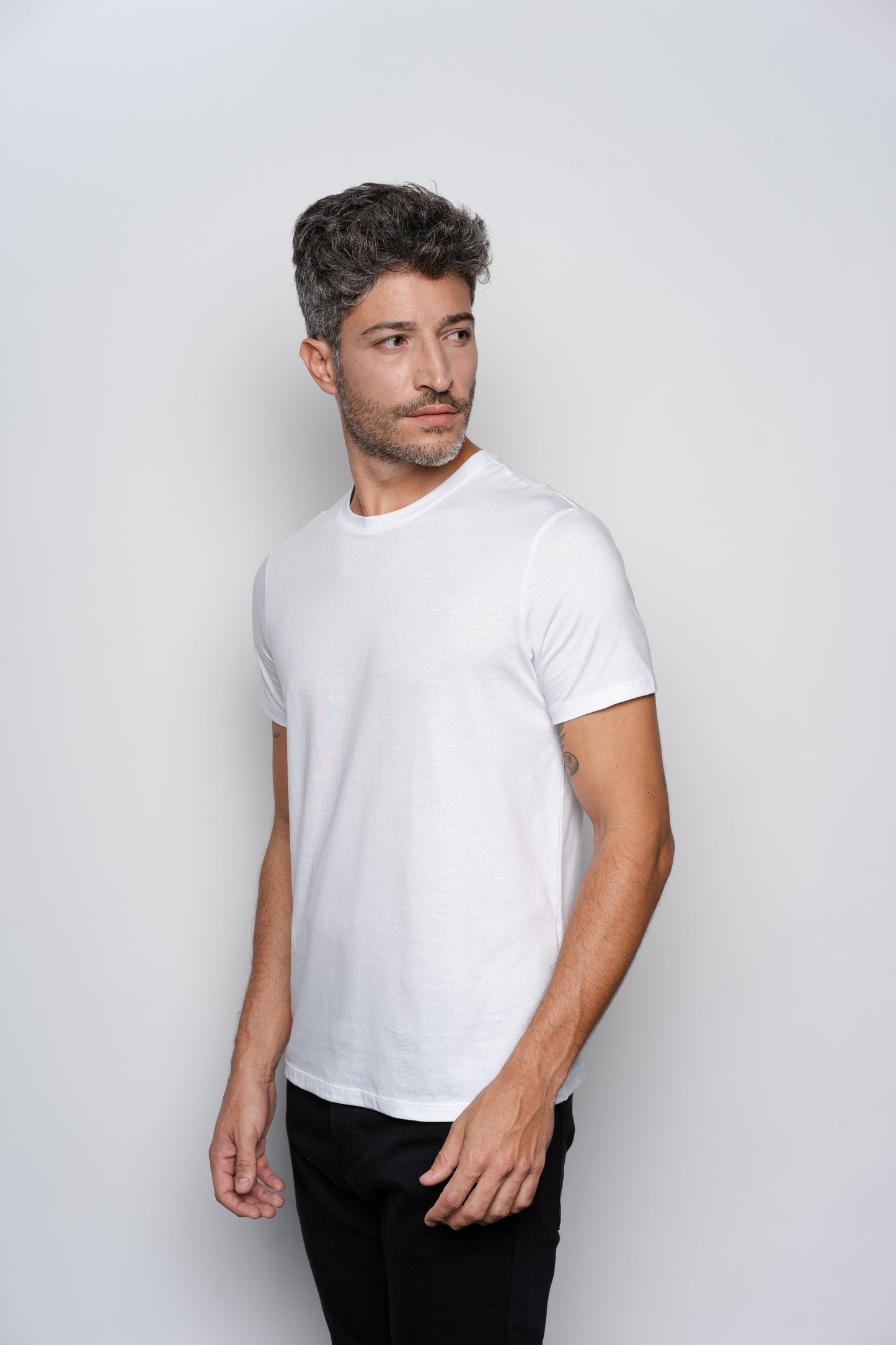 T-Shirt Pima Branca Gola Careca Importada