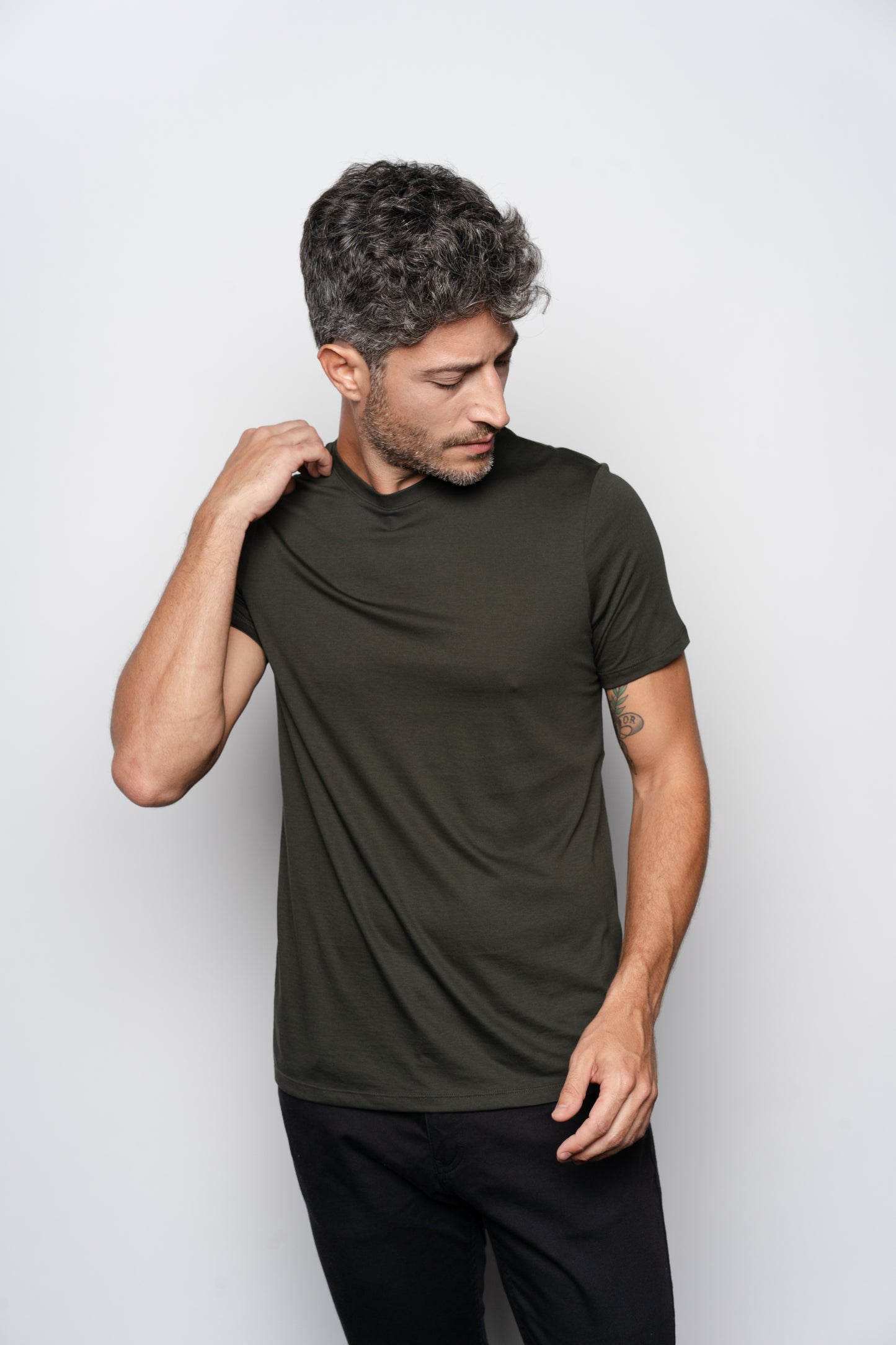 T-Shirt Pima Verde Musgo Gola Careca Importada