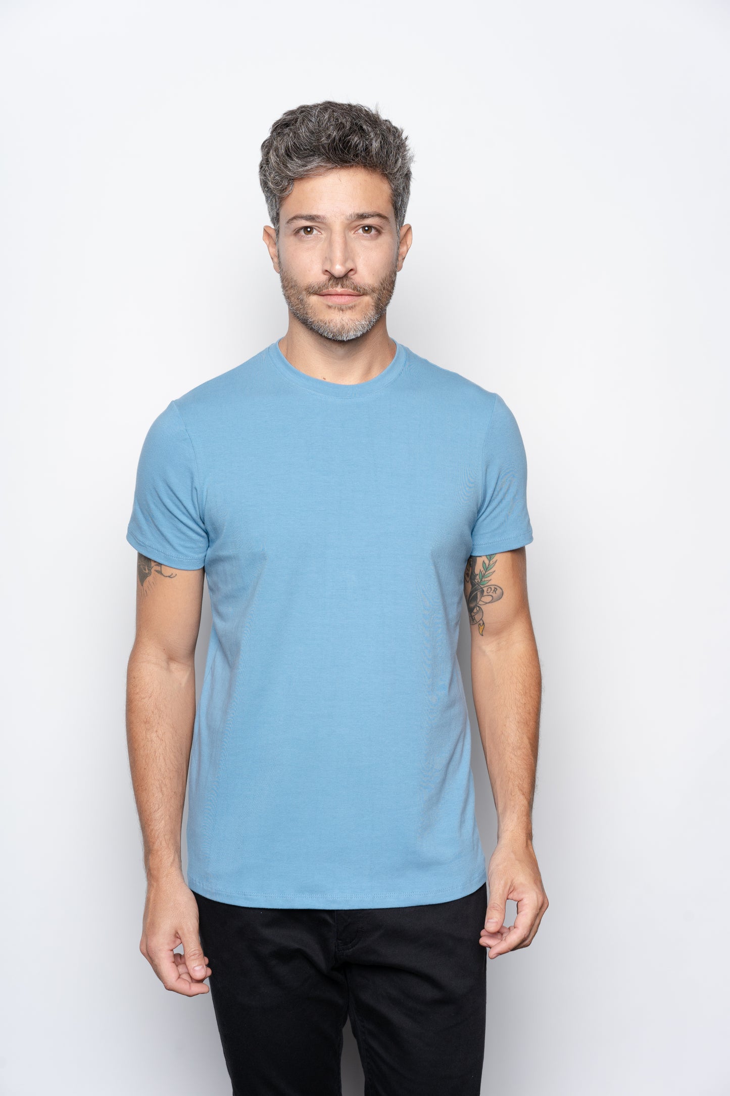 CAMISETA SLIM FIT SEM LOGO AZUL DENIM - GOLA O