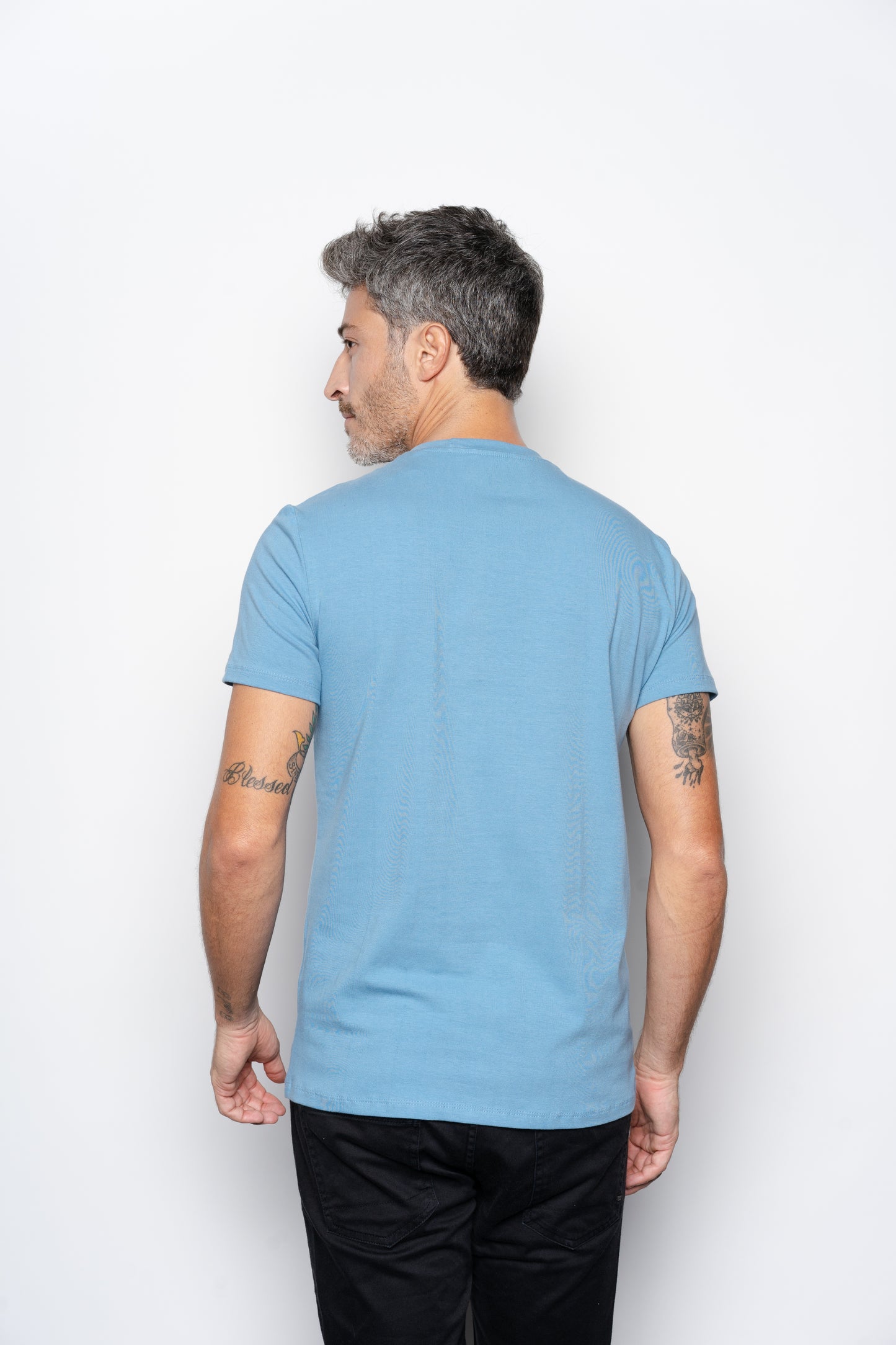 CAMISETA SLIM FIT SEM LOGO AZUL DENIM - GOLA O