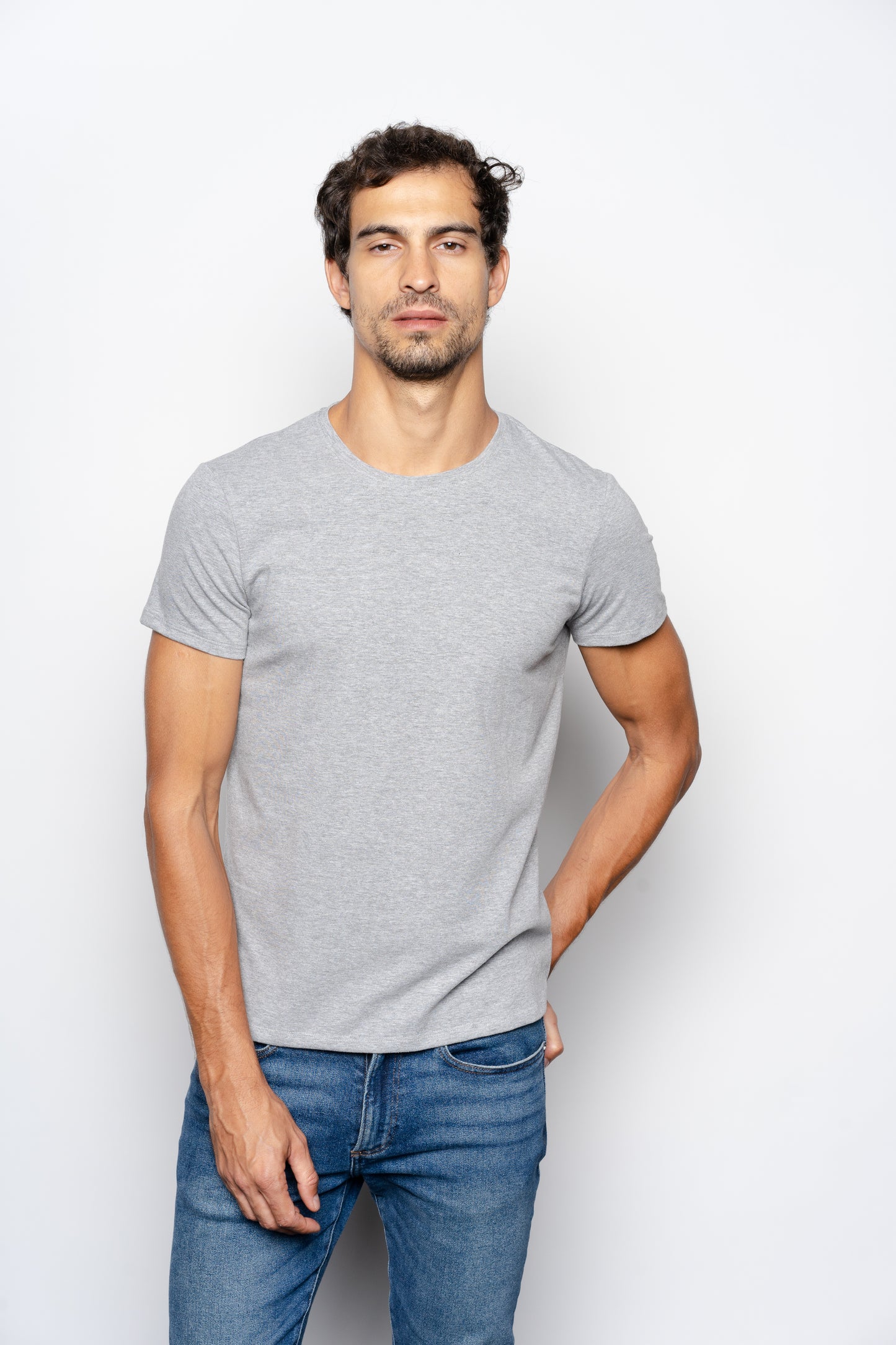 CAMISETA SLIM FIT SEM LOGO CINZA - GOLA O