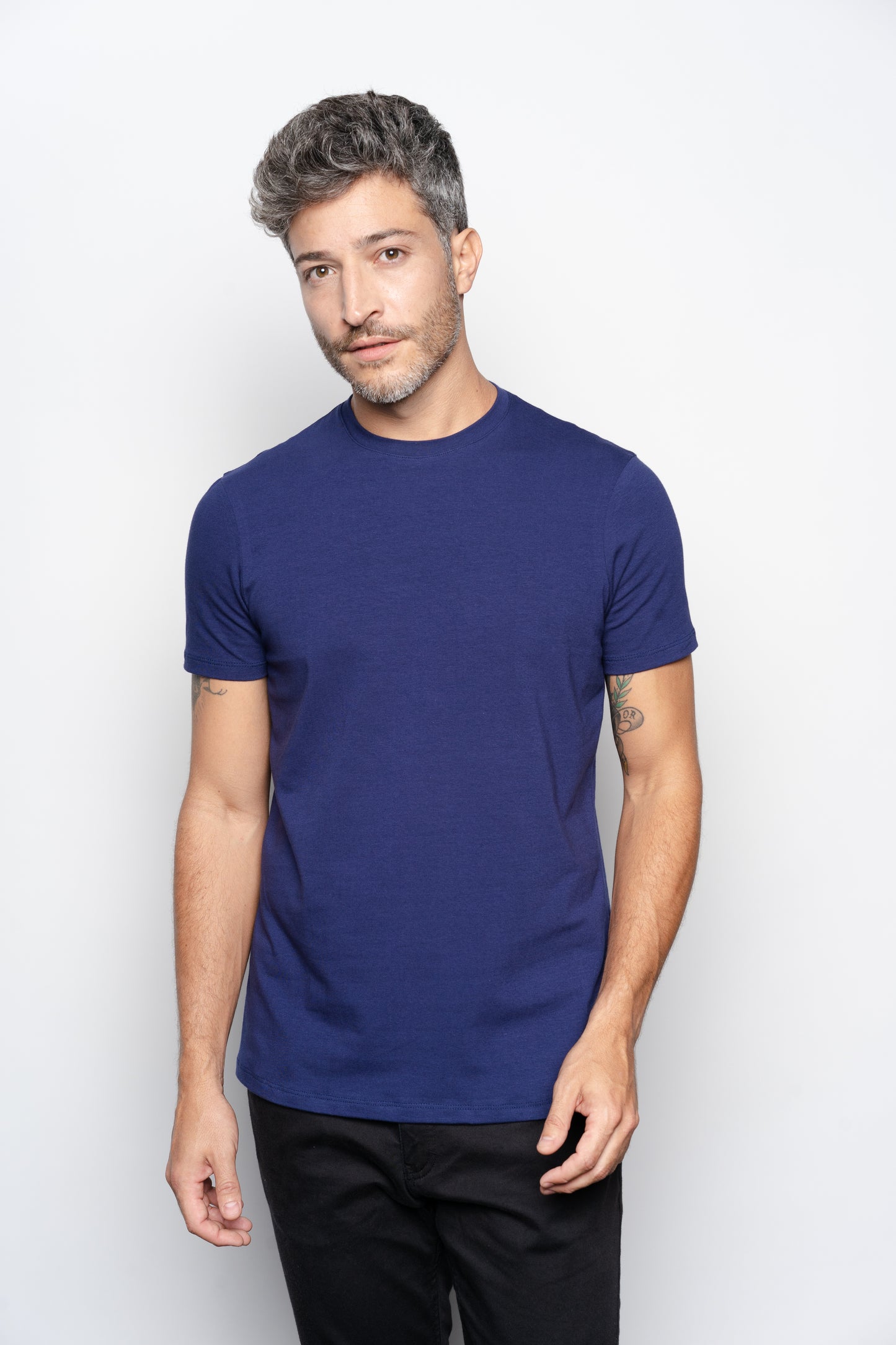 CAMISETA SLIM FIT SEM LOGO AZUL - GOLA O