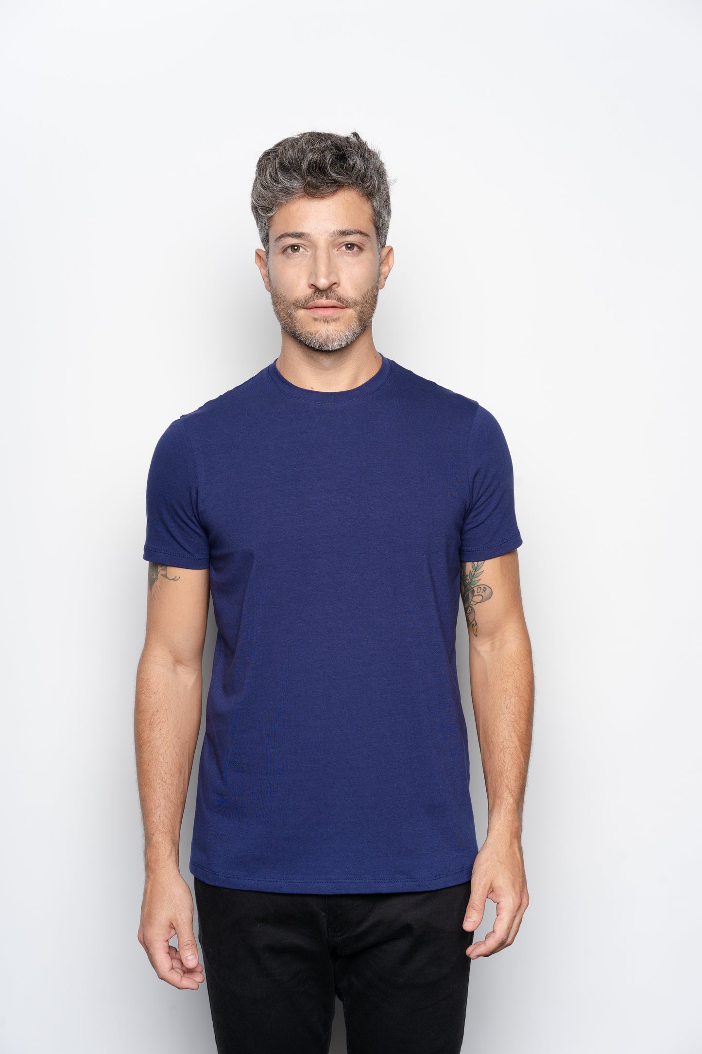 CAMISETA SLIM FIT SEM LOGO AZUL - GOLA O