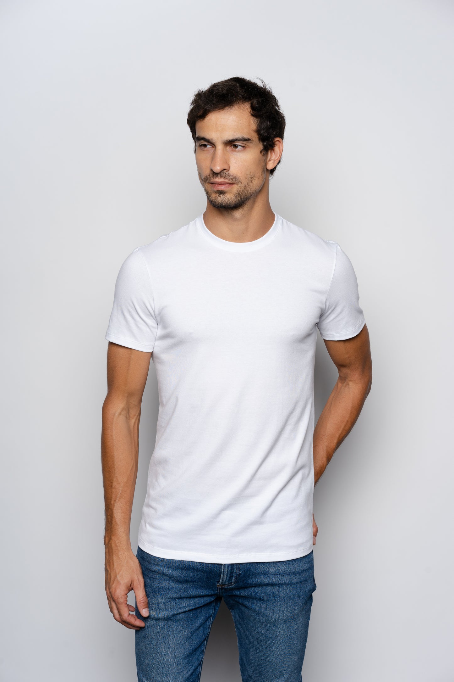 CAMISETA SLIM FIT SEM LOGO BRANCA - GOLA O