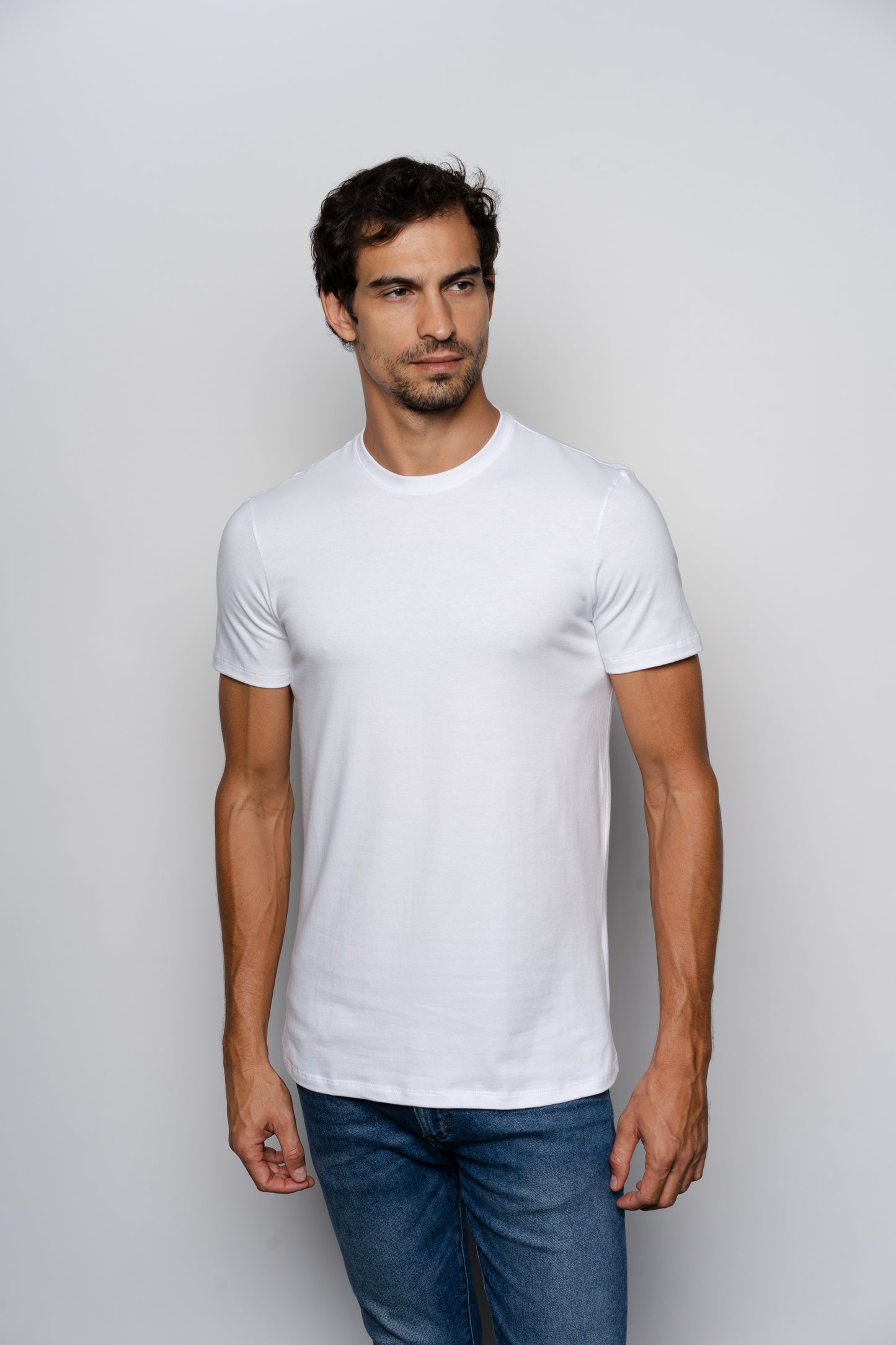 CAMISETA SLIM FIT SEM LOGO BRANCA - GOLA O