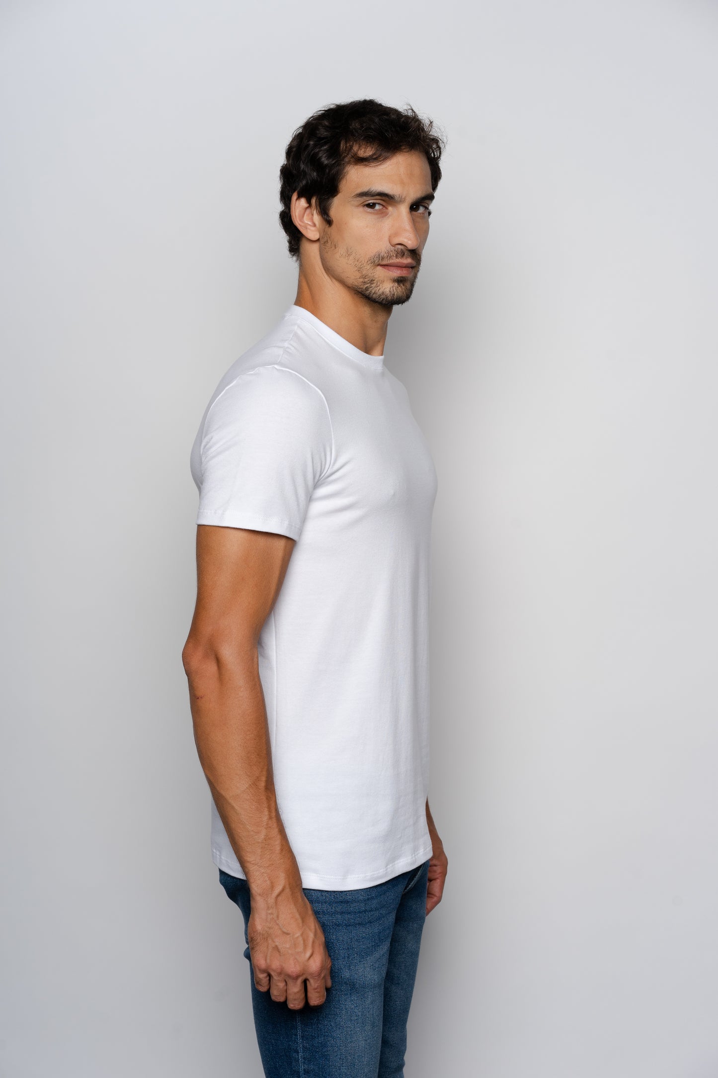 CAMISETA SLIM FIT SEM LOGO BRANCA - GOLA O