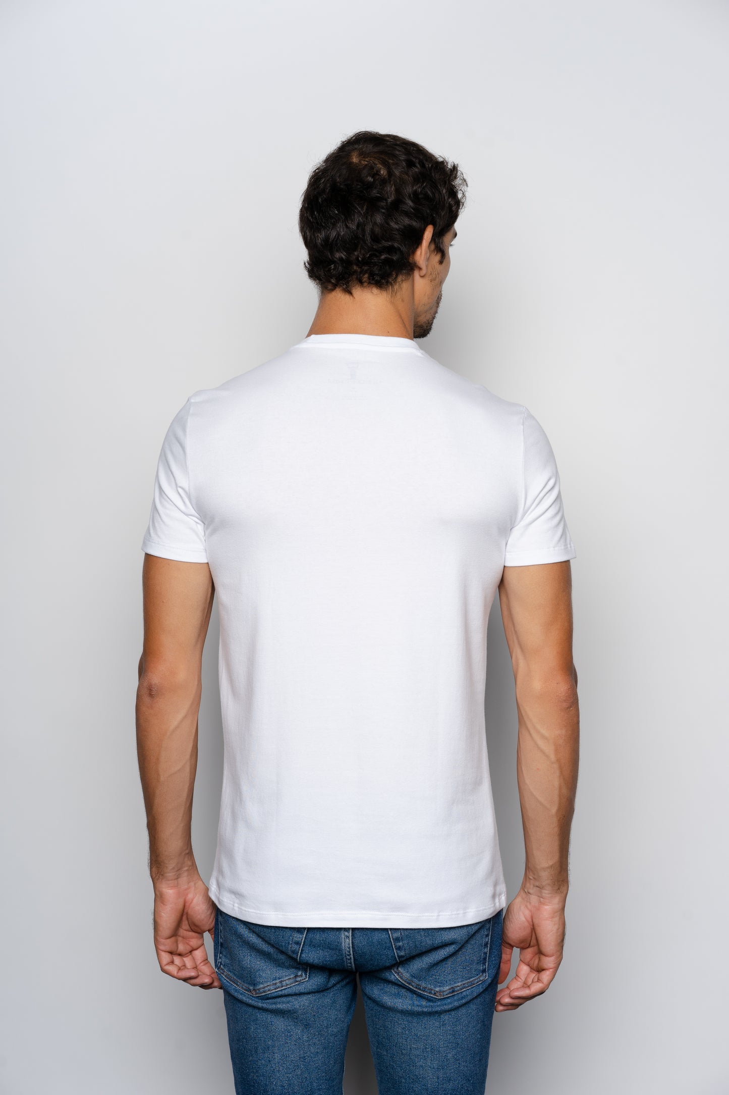 CAMISETA SLIM FIT SEM LOGO BRANCA - GOLA O