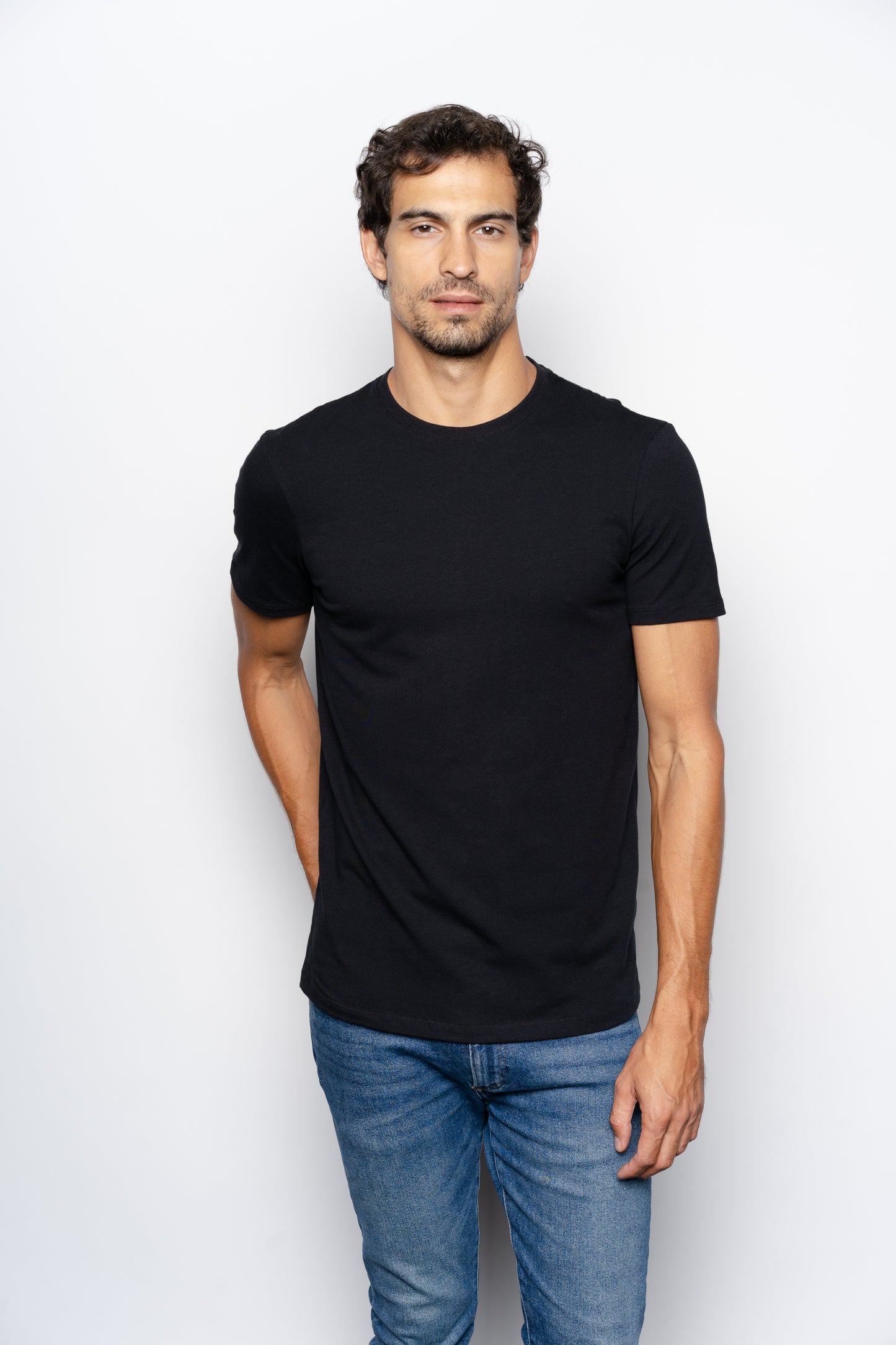 CAMISETA SLIM FIT SEM LOGO PRETA - GOLA O