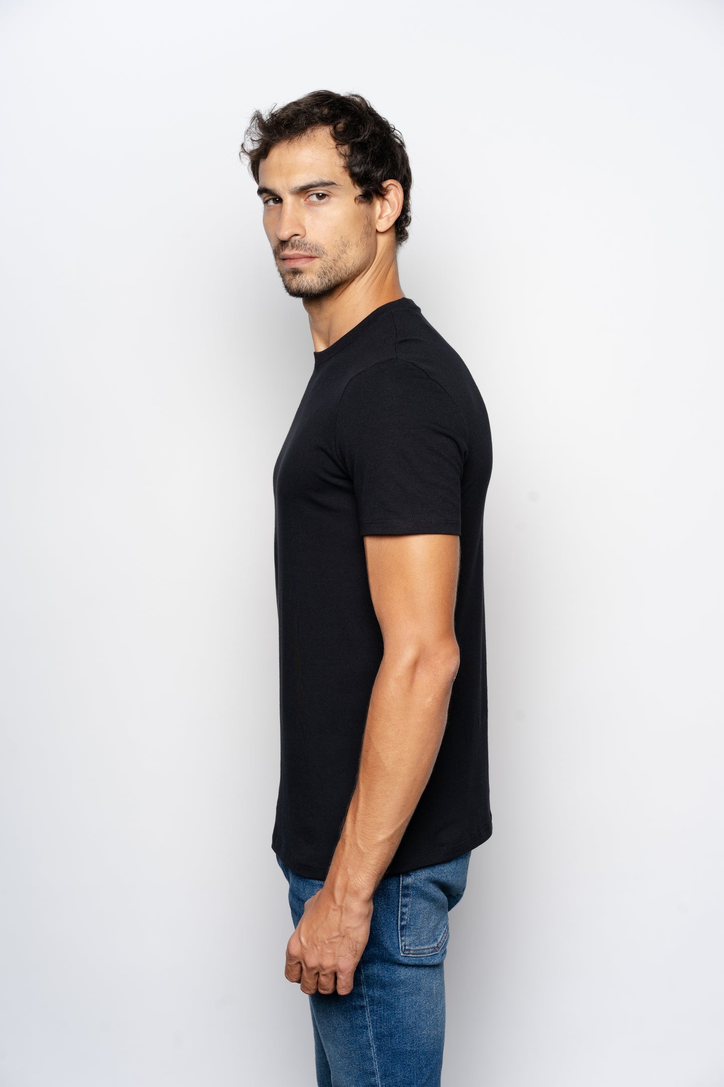 CAMISETA SLIM FIT SEM LOGO PRETA - GOLA O