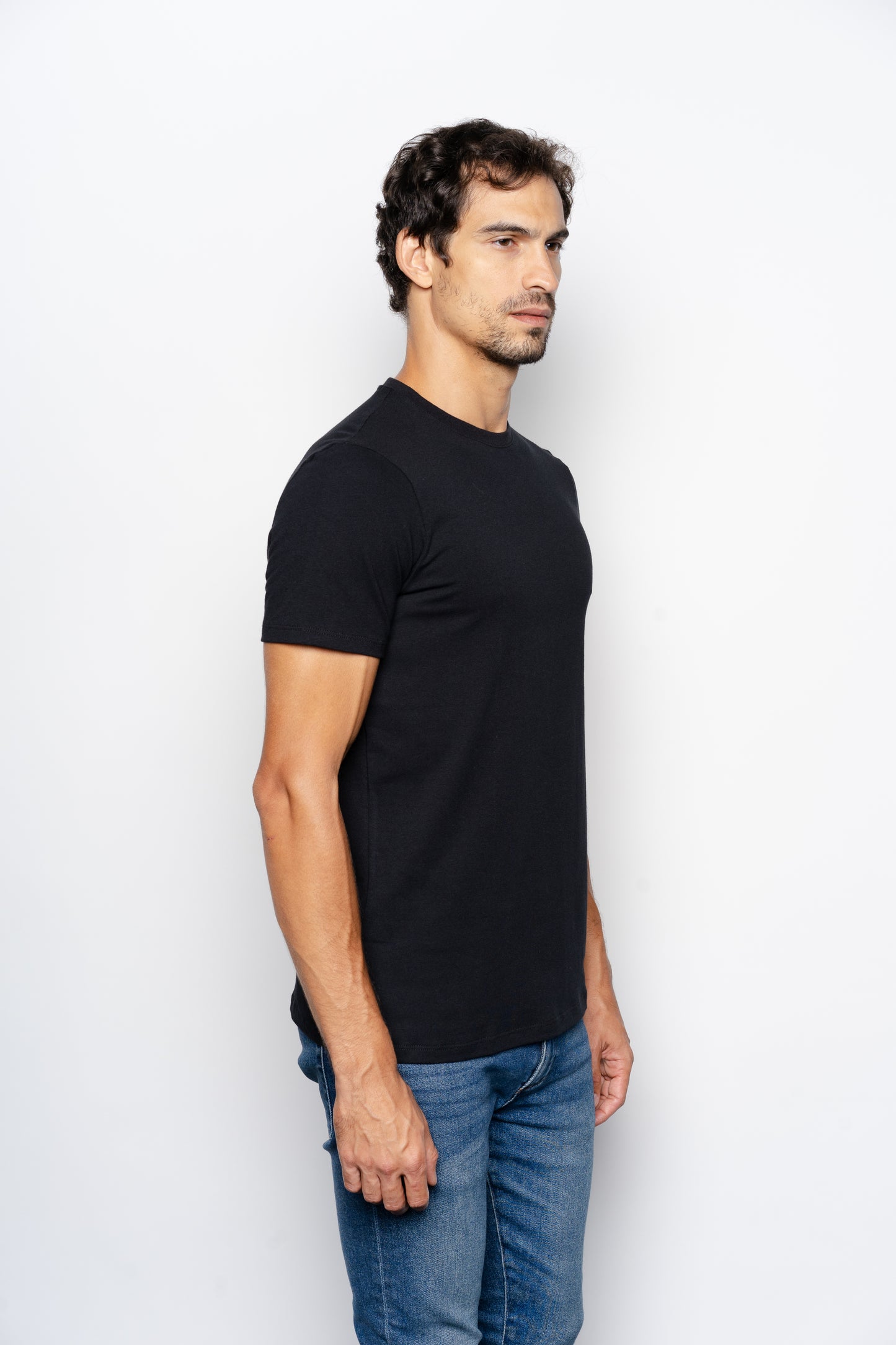 CAMISETA SLIM FIT SEM LOGO PRETA - GOLA O