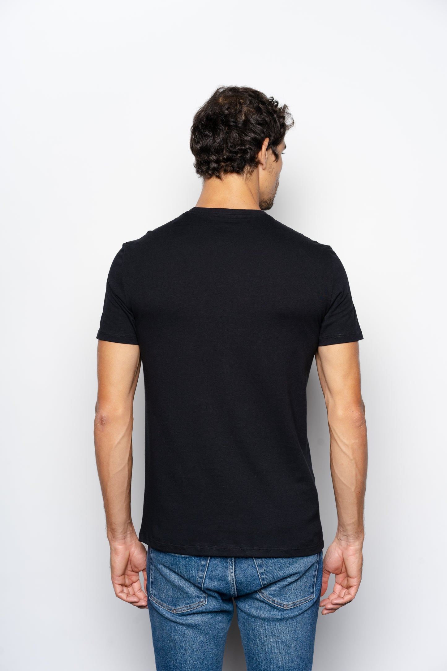 CAMISETA SLIM FIT SEM LOGO PRETA - GOLA O