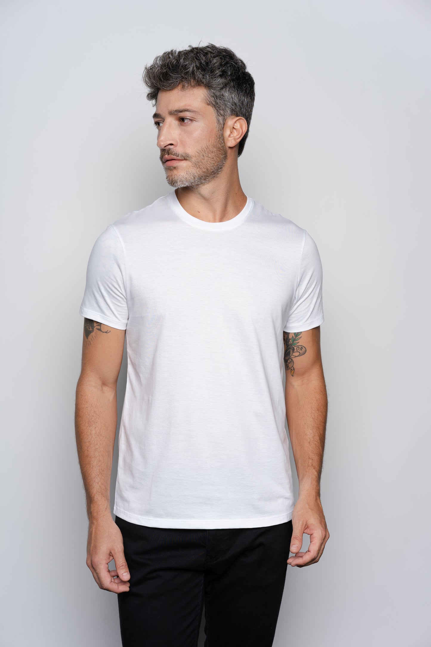 T-Shirt Pima Branca Gola Careca Importada