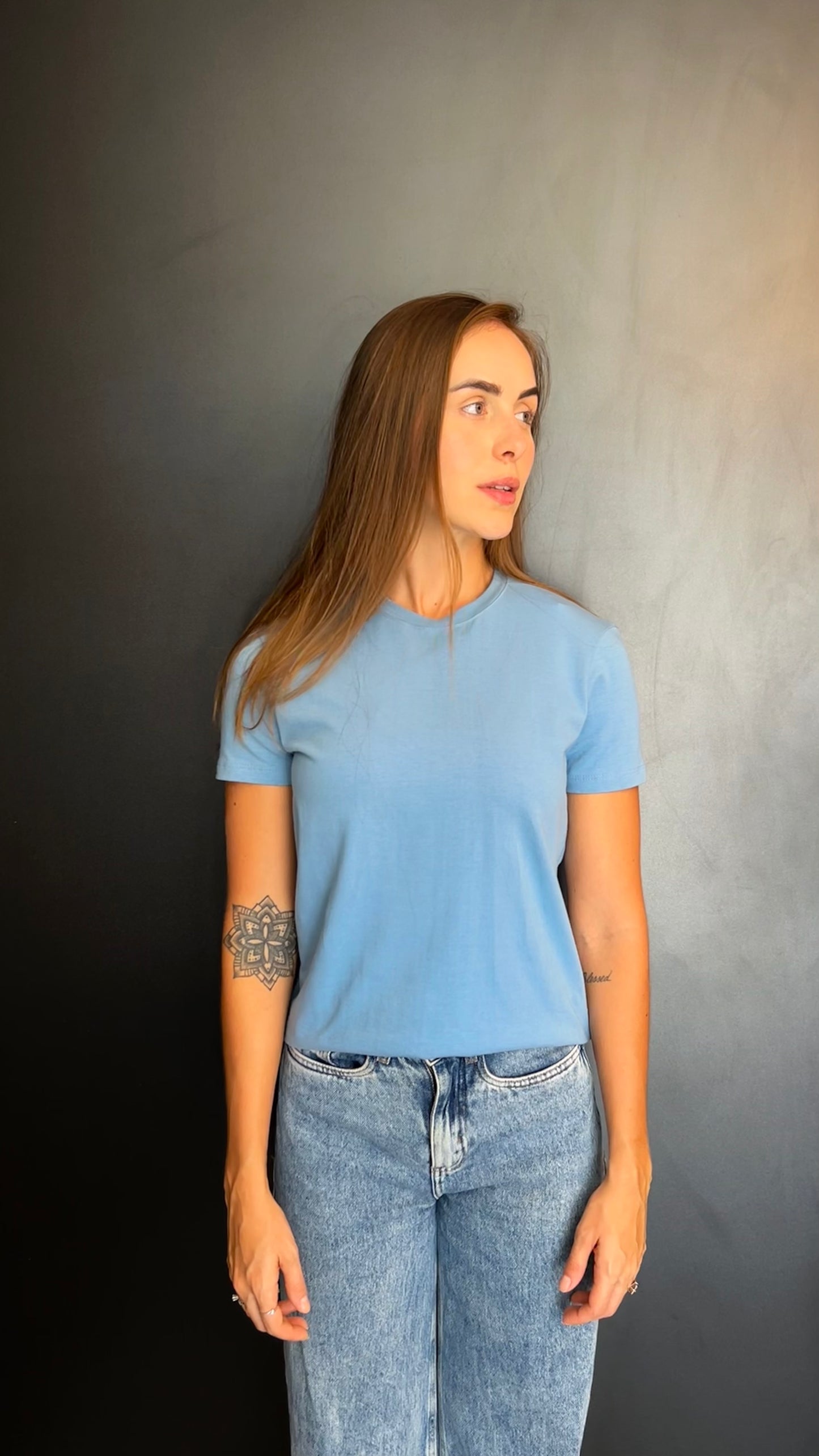 CAMISETA GELLERT FEMININA AZUL DENIM - GOLA O