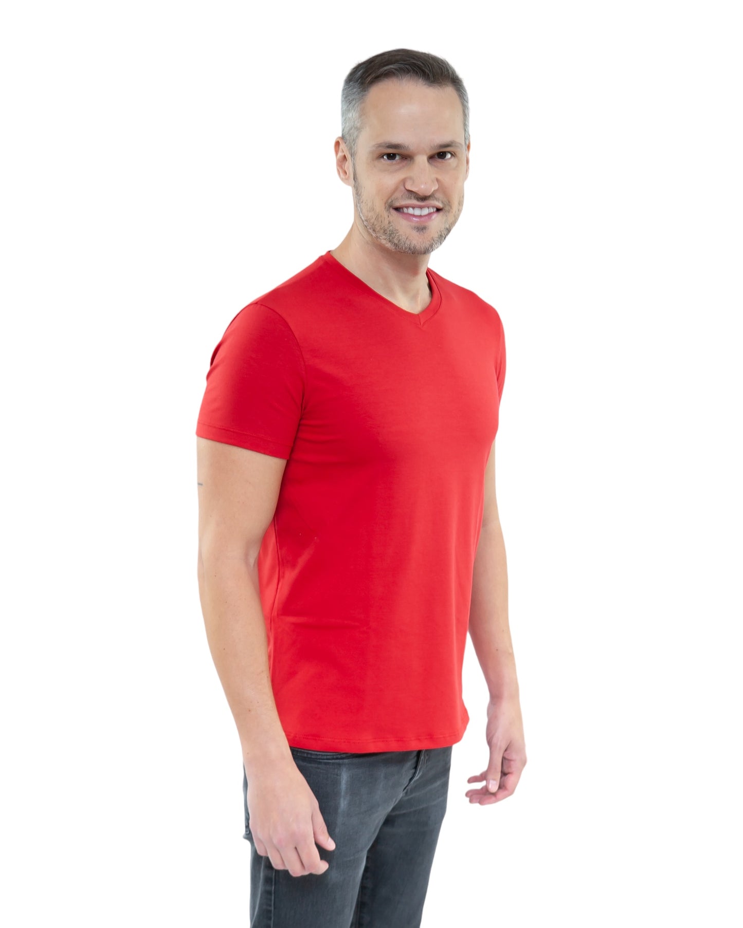 CAMISETA SLIM FIT SEM LOGO VERMELHA - GOLA V