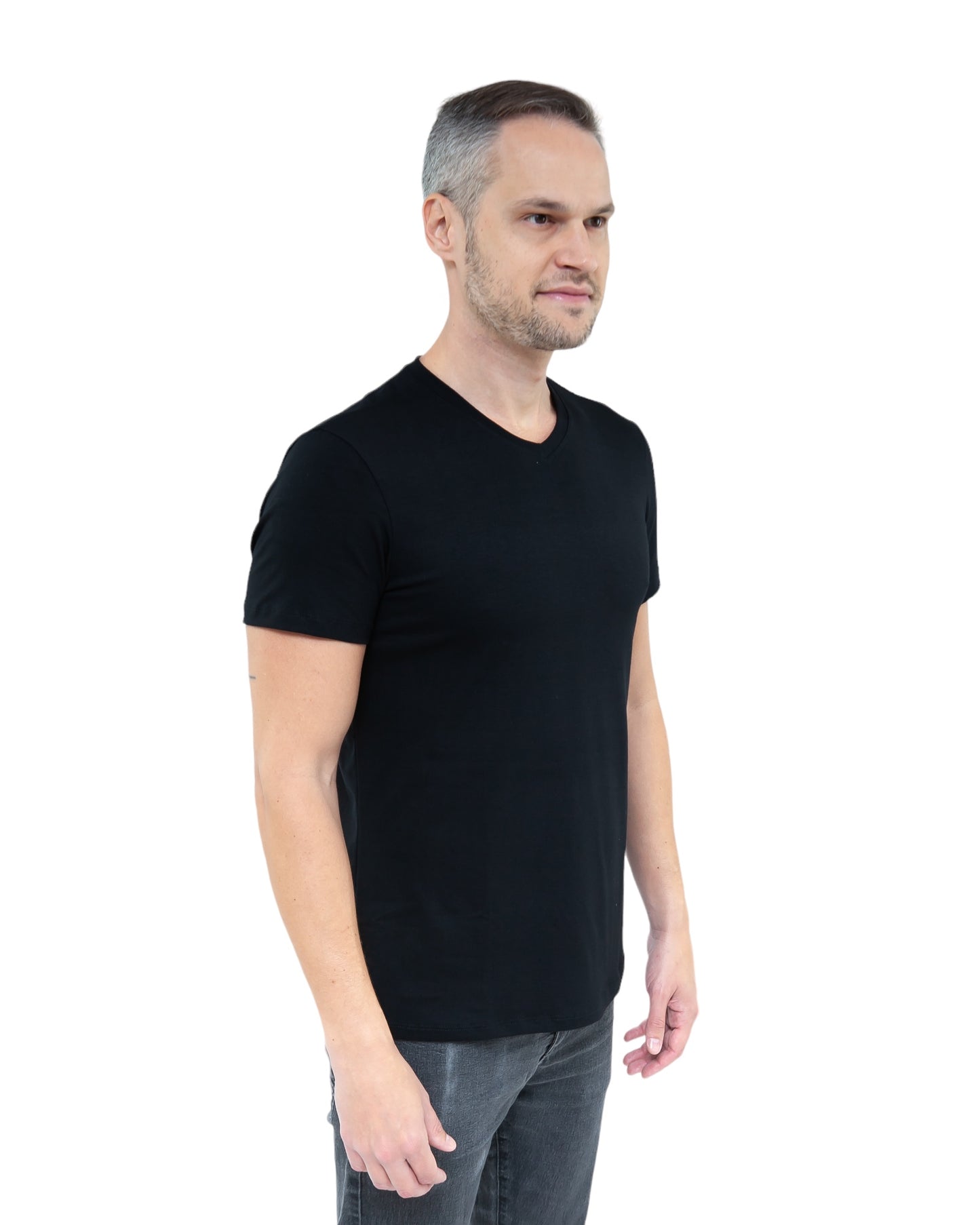 CAMISETA SLIM FIT SEM LOGO PRETA - GOLA V